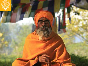 priest-inde-nepal-gold